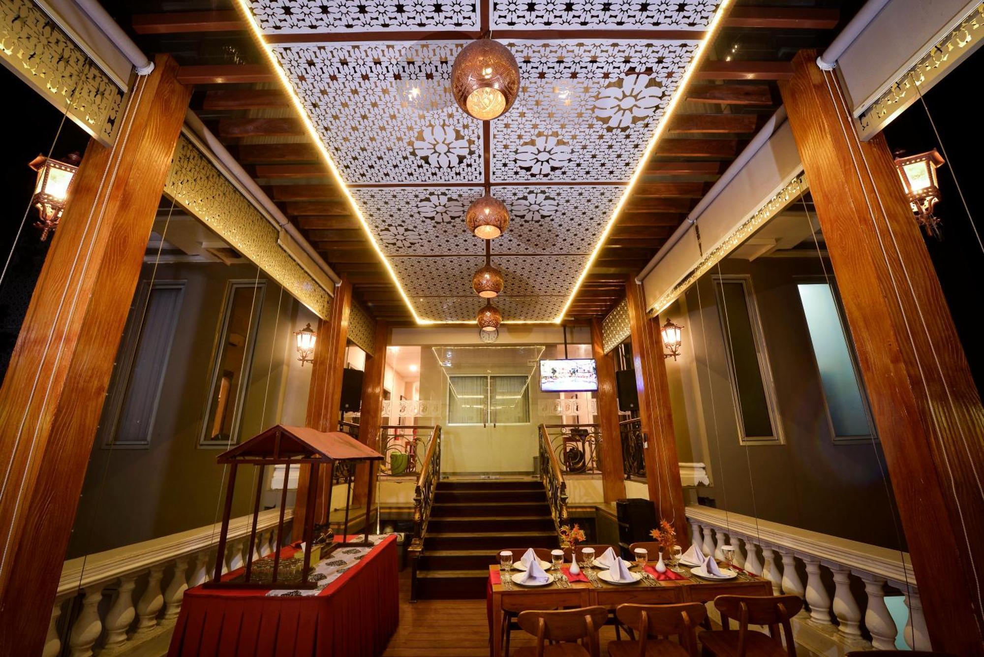 Super 8 By Wyndham Solo Hotel Ngoại thất bức ảnh
